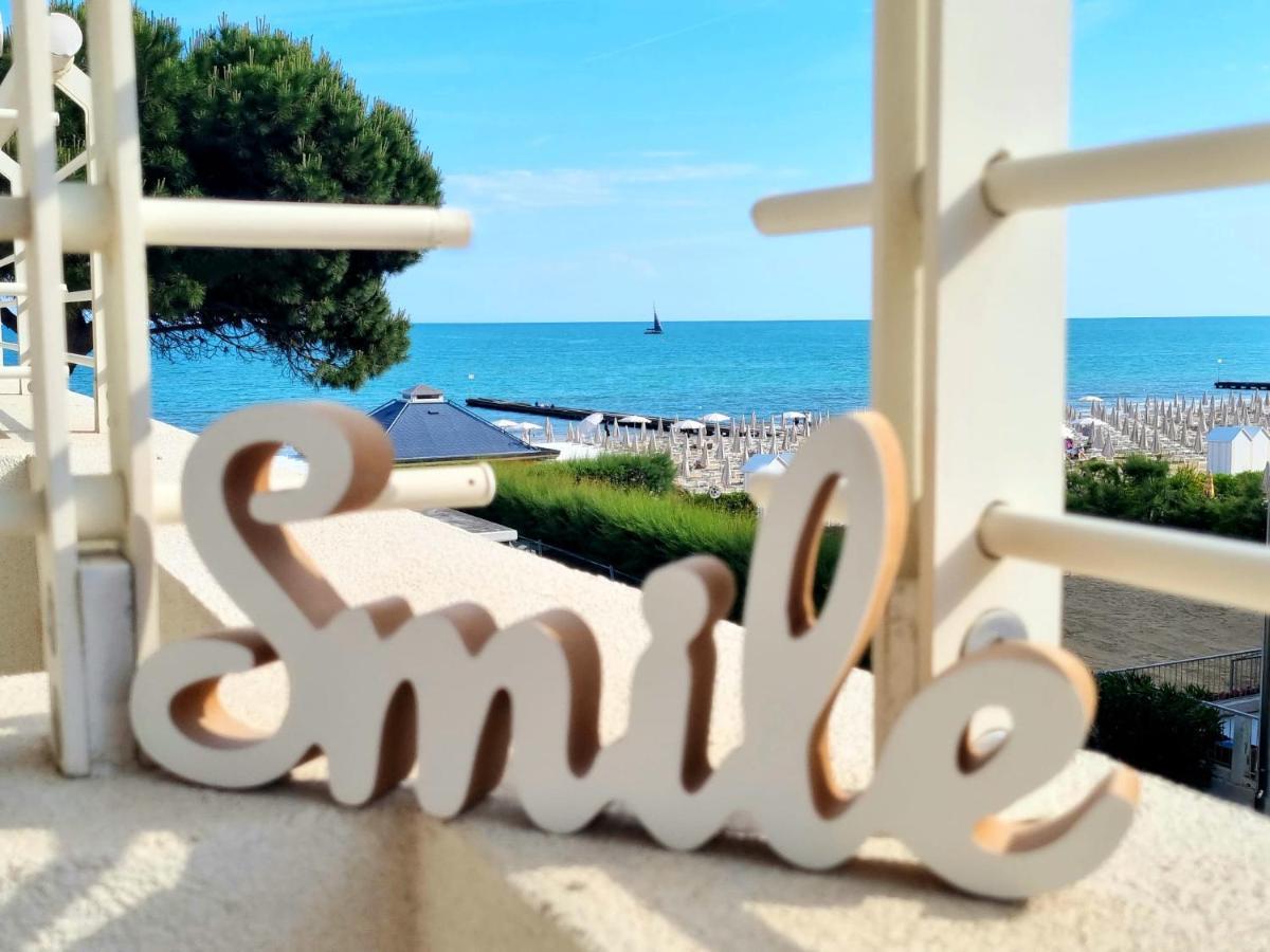 Sea View Apartment With Swimming Pool Lido di Jesolo Eksteriør billede
