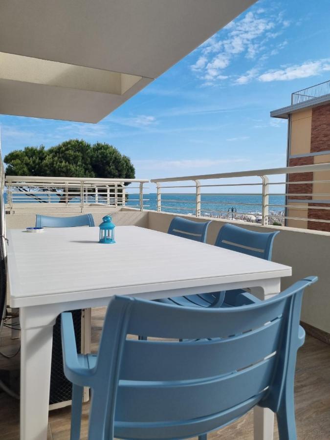 Sea View Apartment With Swimming Pool Lido di Jesolo Eksteriør billede