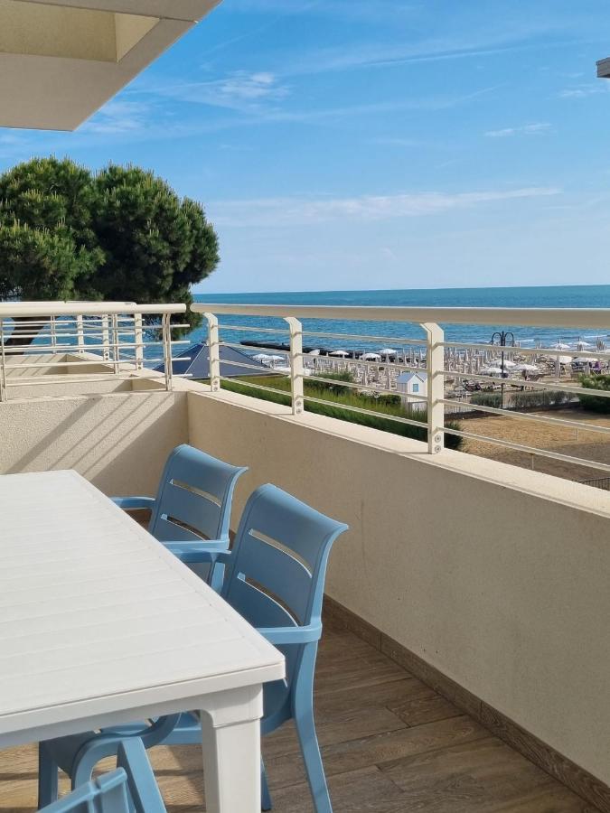 Sea View Apartment With Swimming Pool Lido di Jesolo Eksteriør billede