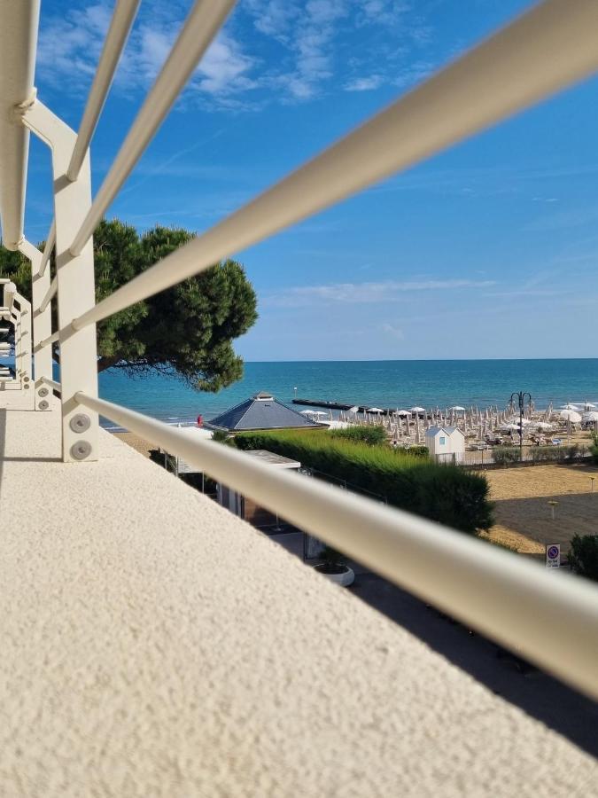 Sea View Apartment With Swimming Pool Lido di Jesolo Eksteriør billede