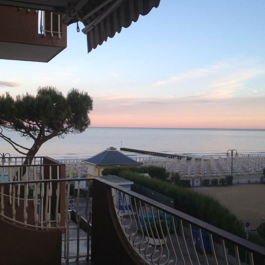 Sea View Apartment With Swimming Pool Lido di Jesolo Eksteriør billede